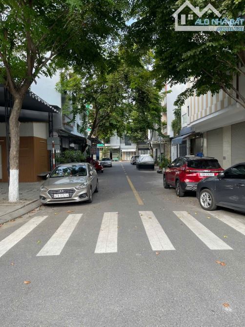 Bán lô đất góc hai mặt tiền kđt VCN Phước Long 2 giá 7,5tỷ - 2