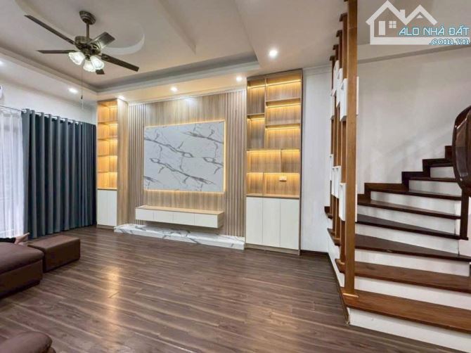 BÁN LIỀN KỀ DỊCH VỤ GIẾNG SEN – LA KHÊ – 50M² – MT 4M – 5 TẦNG – NGAY BÙNG BINH LÊ TRỌNG T - 2