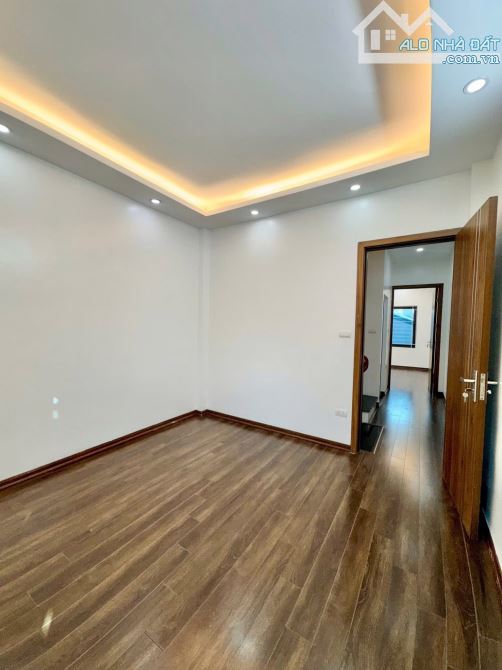 DƯƠNG QUẢNG HÀM - CẦU GIẤY, 44M x MT 4M - Ô TÔ DỪNG ĐỖ NGÀY ĐÊM, VÀI BƯỚC RA PHỐ - 2
