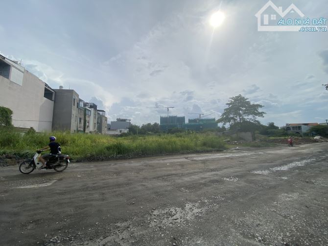 Bán 2000m2 đất mặt tiền đường Lò Lu, Quận 9 cách Vinhome khoảng 500m - 2