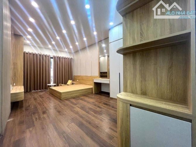 Nhà mới đẹp 6T thang máy Trương Công Giai, 55m2 kinh doanh sầm uất, ô tô vào nhà, ở sướng - 2