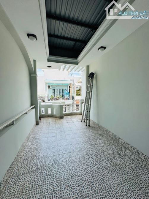 HÀNG NÓNG Bàu Cát, Tân Bình - Nhà 3 tầng, 45m², xe hơi đậu trong nhà. - 2