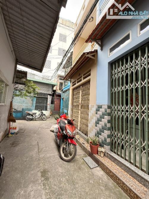 Nhà 2 tầng nở hậu L hẻm 3m đường Nguyễn Thị Tần P. Chánh Hưng. Giá 4,65 tỷ TL - 2
