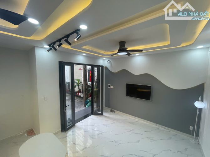 Bán nhà ngang 5.3m – Hoàn công đủ– Công chứng ngay.Gíá tốt Khu vực Q11 - 2