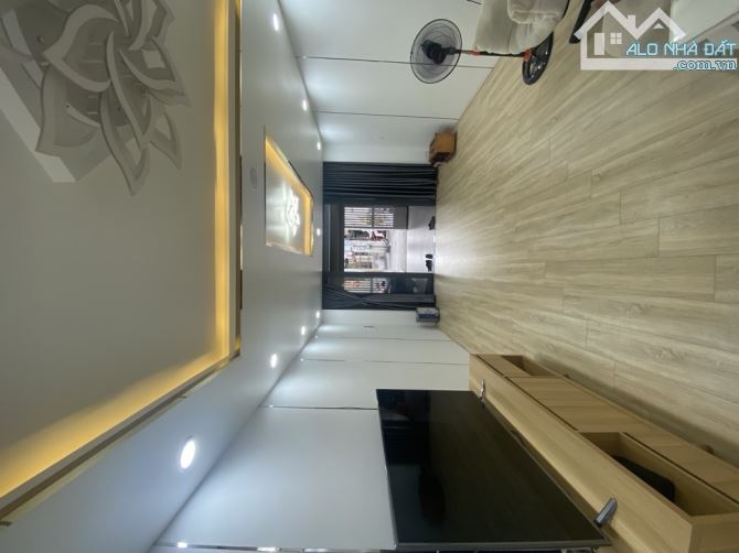 NHÀ 2 TẦNG HẺM XE HƠI TRÁNH LÂM VĂN BỀN - NGANG 4 DÀI 20 - nhỉnh 7ty TL - 2