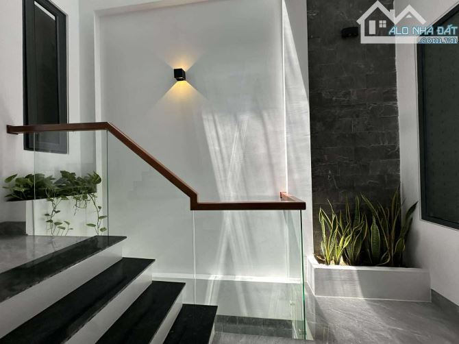 Nhà 3 tầng Trần Phú cách đường chính 30m trung tâm thành phố - 2