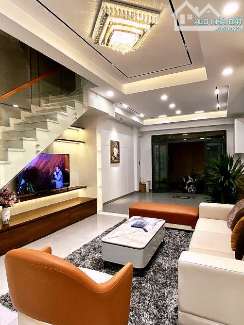 Bán nhà hẻm xe hơi Quận 7, 81m2, nhà mới 100% full nội thất, nhỉnh 9 tỷ - 2