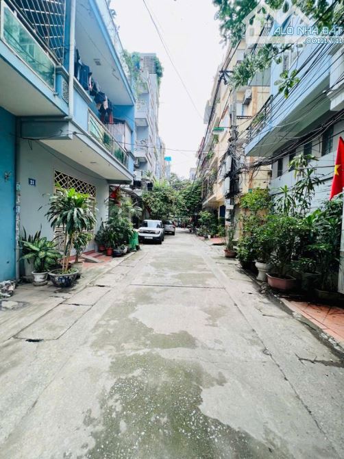 Linh Đàm, gần bến xe Nước Ngầm, cạnh trường cấp 3 Việt Nam - Ba Lan 40m 4 tầng 10.5 tỷ - 2