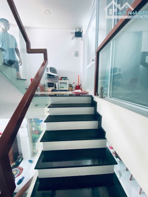 Bán Gấp nhà Đ số 8 BHH B  hẻm 5m 1 trục sát mặt tiền 62m2,4 Tầng Nhỉnh 4 tỷ - 2