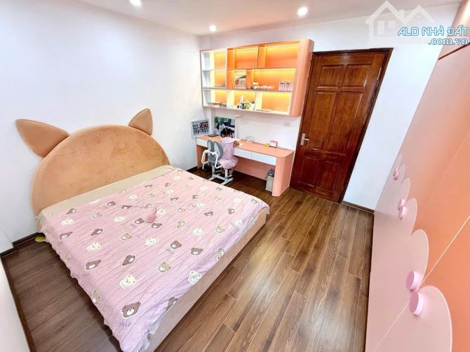 Bán Nhà 6 tầng - Ngũ Hiêp - Thanh Trì - Lô Góc - 5 chỗ đỗ cửa Vào nhà - 2