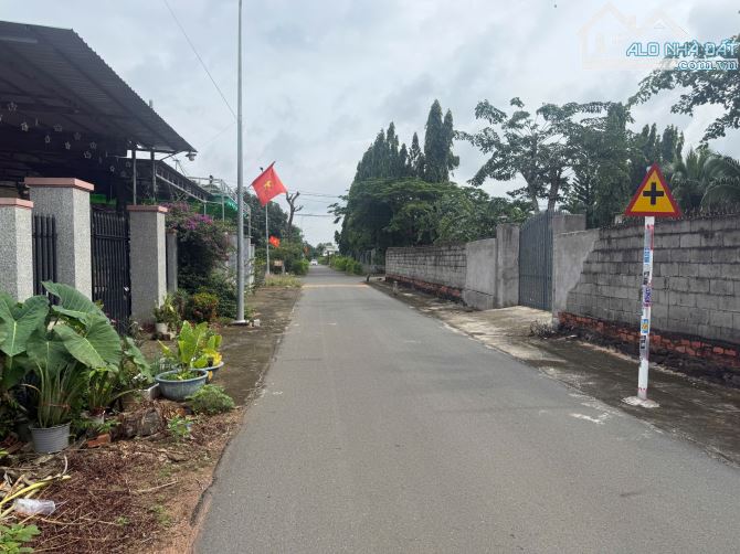 Bán Nhà đường số 8 bàn cờ Nghĩa Thành, Châu Đức, BRVT DT: 282m2 giá 1.8 tỷ - 2