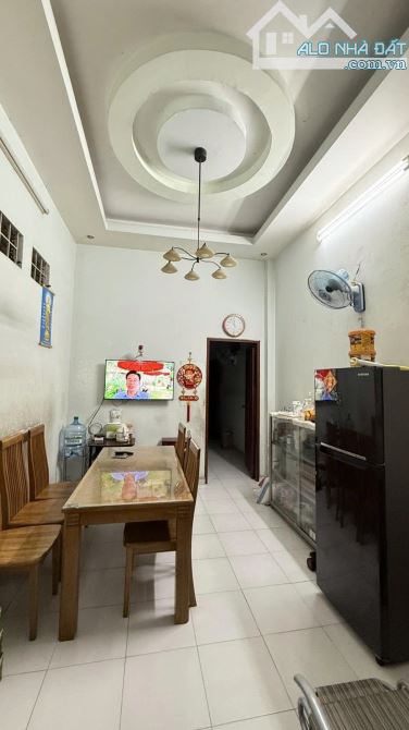 BÁN NHÀ TRUNG MỸ TÂY Q12 - 2 TẦNG 81M2 ( 4.4M X 26M) - 5.47 TỶ - HẺM XE HƠI THÔNG. - 2