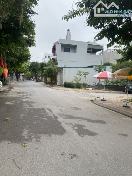 Bán gấp đất Tái định Cư Quỳnh Đô ,ô tô ,phân lô vỉa hè giá đầu tư 6.5 tỷ - 2