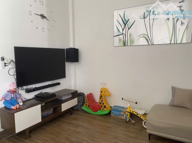 NHÀ 2 TẦNG – DIỆN TÍCH 81M² (NGANG 7M) -  HẺM XE HƠI TRÁNH - ĐƯỜNG TAM ĐA - 2