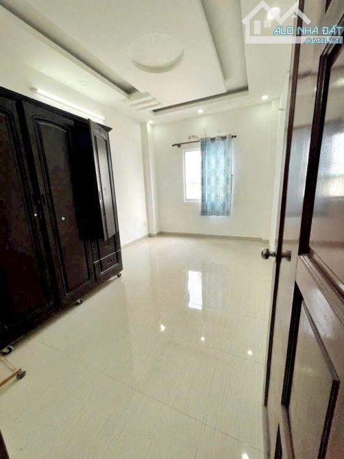 BÁN NHÀ KHU VIP 4 TẤM Q4 ĐỒNG BỘ MỚI XÂY VỊ TRÍ ĐẸP 1/ GIÁ 5TỈ  650 TL Khu Dân Cư - 2