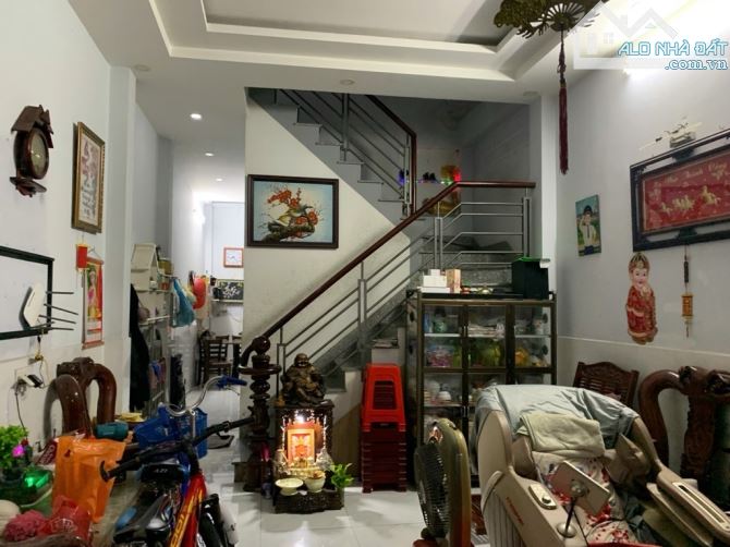 Nhà TỈNH LỘ 10, BÌNH TÂN - HẺM XE HƠI - 3 TẦNG - 4m*13m - giá 4️⃣🧄4️⃣ - 2