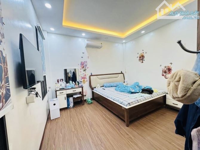 HOT HOT - Trương Định - OTO đỗ cửa - Nội thất xịn - Kinh Doanh - 45m2 - 5 tầng - Nhỉnh 8tỷ - 2