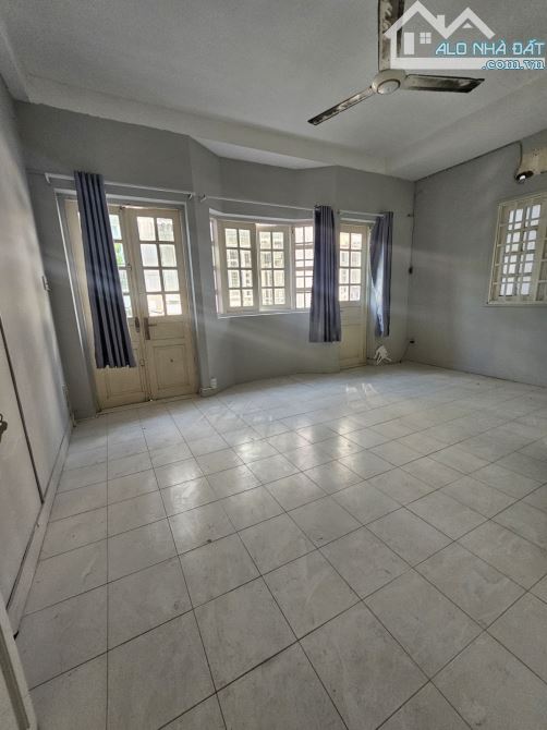 KHU ĐƯỜNG HOA- HẺM XE HƠI THÔNG - NGANG 4.7m - chỉ nhỉnh nhẹ 7 - 3