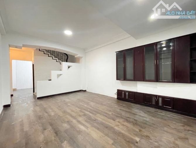 NHÀ BÁN MT PHƯỜNG 11 - Phú NHUẬN - 4 TẦNG (4,6 X14M) chỉ 13 tỷ hơn. - 3