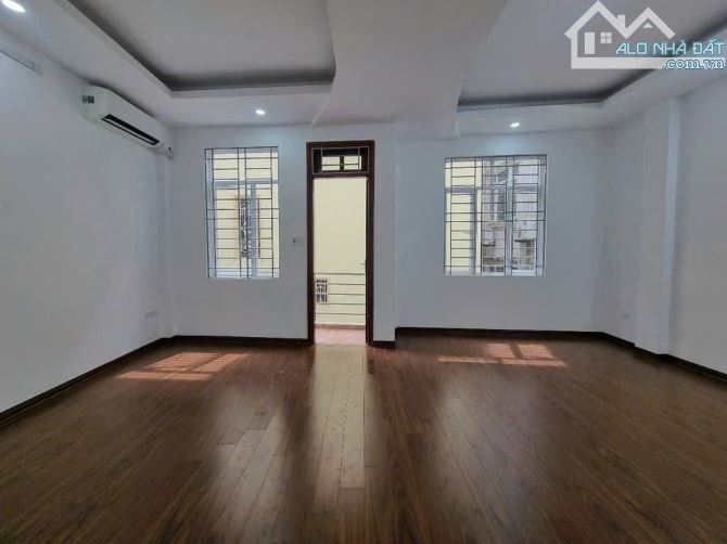 BÁN NHÀ TRẦN CUNG- NHÀ ĐẸP SẴN Ở - CỰC GẦN PHỐ - Ô TO- LÔ GÓC THOÁNG SÁNG-40m GIÁ 9.8 tỷ c - 3