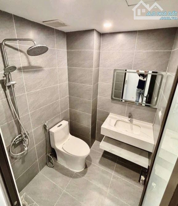 Nhà ĐẸP - CỔ LINH - 6 TẦNG THANG MÁY - Ô TÔ ĐỖ CỔNG - SAU 1 NHÀ RA MẶT PHỐ Ô TÔ TRÁNH - 3