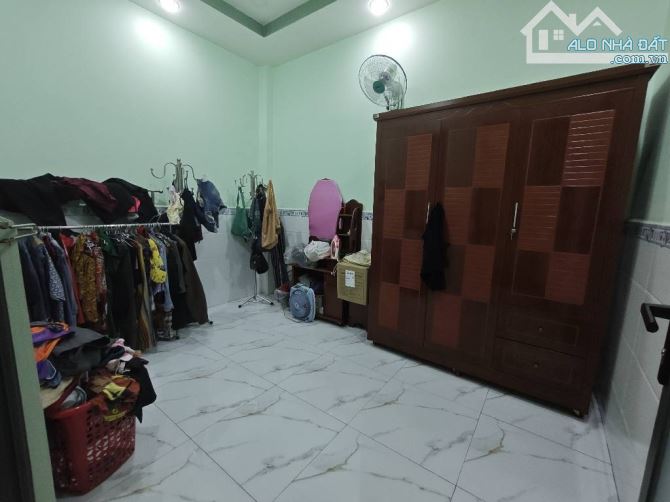 BÁN NHÀ 3 TẦNG- đường Xe Tải- 53.4m²(5x10,7)- Chỉ: 4,75 tỷ- Sổ hoàn công-4 phòng ngủ - 4wc - 3
