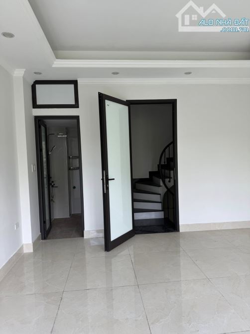 BÁN NHÀ PHÂN LÔ ĐỀN LỪ NHÀ ĐẸP , DT 30 M . MT 4,7 M . NHÀ 7 TẦNG . MUA NHANH KO HẾT - 3