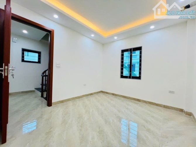 Bán nhà Văn Minh nhỉnh 5 Tỷ bao check QH - 37m2 5 tầng 6 ngủ - ô tô tránh 50m - Dòng tiền - 3