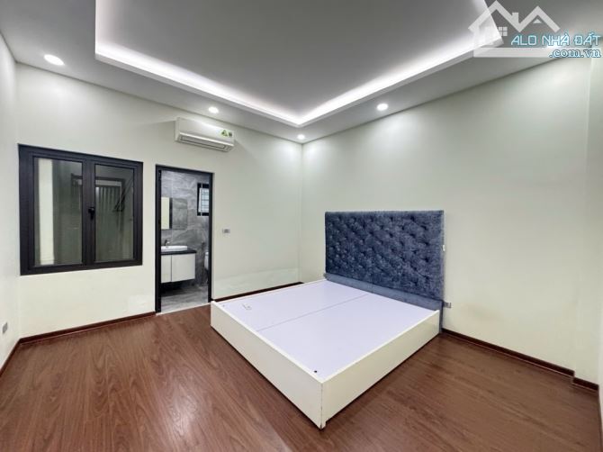 NHÀ ĐẸP PHỐ NGỌC LÂM – DT 65M² – 5 TẦNG – GARA Ô TÔ – FULL NỘI THẤT – CHỈ NHỈNH 14 TỶ 🌟 - 3