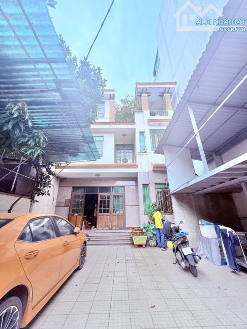 Bán gấp nhà hẻm xe hơi Trần Hưng Đạo, Quận 5 - DTCN 208m2 (9.2 x 23) Gần mặt tiền Quận 1 - 3