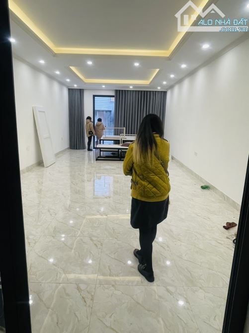 Nhà mặt phố Nguyễn Khang - Cầu Giấy. Diện tích 90m2 x 7 tầng thông sàn có thang máy - 3
