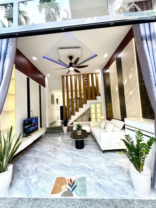SIÊU HIẾM , NHÀ 2 TẦNG, 2 MẶT KIỆT Ô TÔ ,CHỈ 3XX - 3