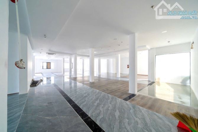 50tr/Tháng  _ Cho Thuê 125m2 mặt tiền đường Nguyễn Văn Thủ, P. Tân Định Q1 - 3