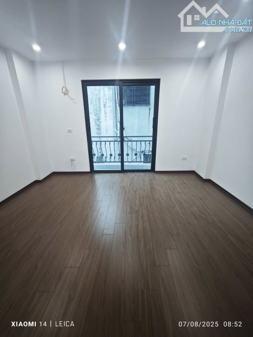 Diện tích: 50m, nhà 5 tầng, oto thông, xây độc lập, giá 6.8 tỷ. tại Ngã 3 Đông Mỹ - 3