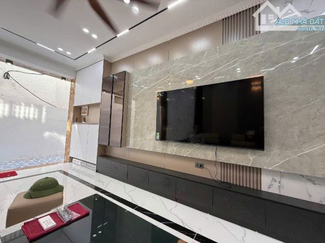 BÁN NHÀ MỚI NGỌC THỤY – DÂN XÂY – Ô TÔ ĐỖ CỬA - THANG MÁY - Ở NGAY – 39M2 CHỈ 9 TỶ - 3