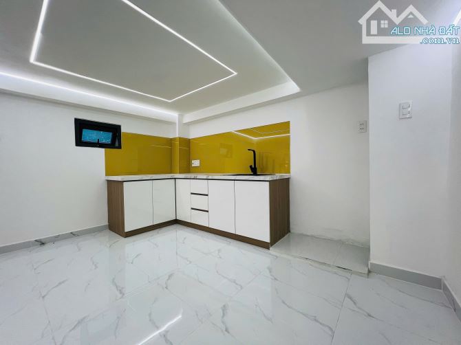 Bán nhà gần bệnh viện Hoàn Mỹ - Khu Phan Xích Long. 3.8x8. 3 Lầu. Gía 7 tỷ 2 - 3