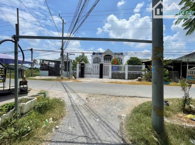 Hàng ngộp, nhà cấp 4 mới xây có 118m2 đất thổ cư đường ô tô chỉ 1.38 tỷ - 3