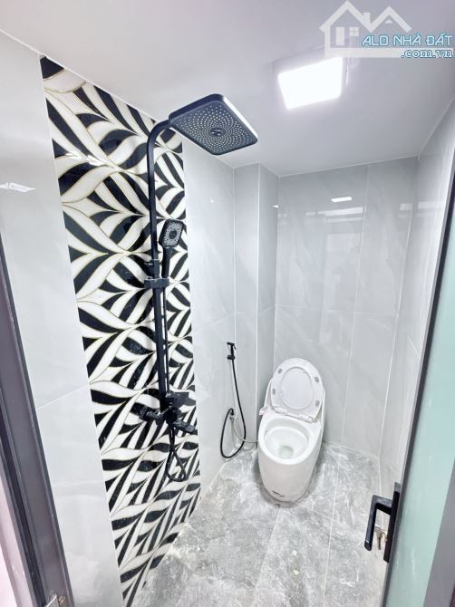 BÁN NHÀ MỚI 3 TẦNG HẺM XE HƠI Hoàng DIỆU Q.4 NHỈNH 6TY - 3