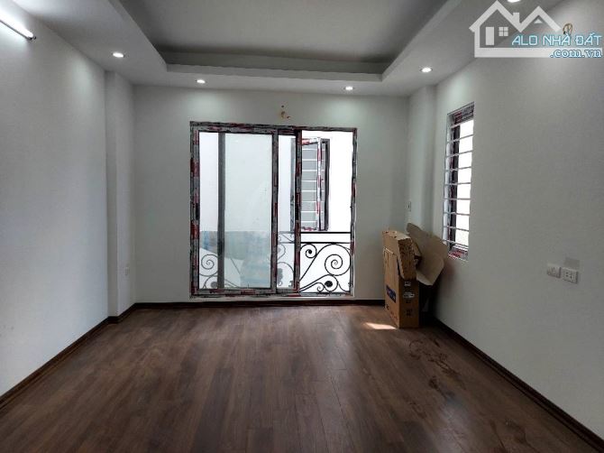 PHỐ VIỆT HƯNG_ LỆ MẬT NHÀ 5 TẦNG 32 M2 MỚI 20 M RA PHỐ GIÁ 6,3 TỶ - 3