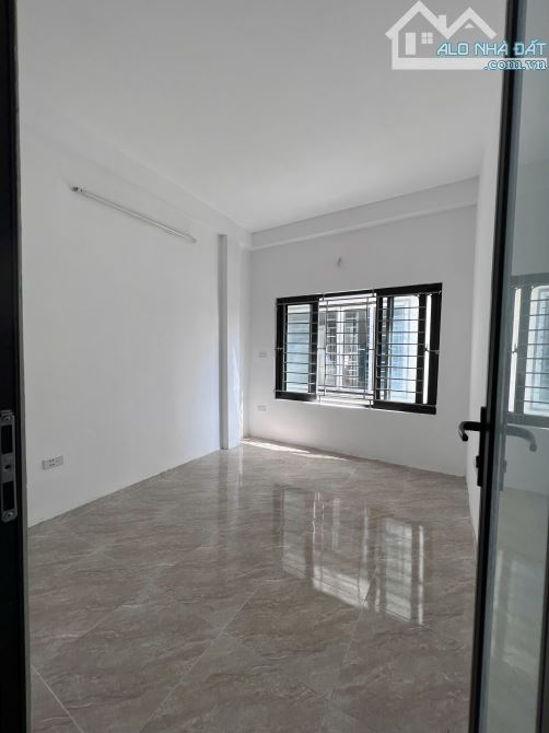 Nhà cạnh nhà văn hóa thôn, đối diện sân bóng đá, ô tô đỗ cạnh nhà. Vị trí đắc địa bậc nhất - 3