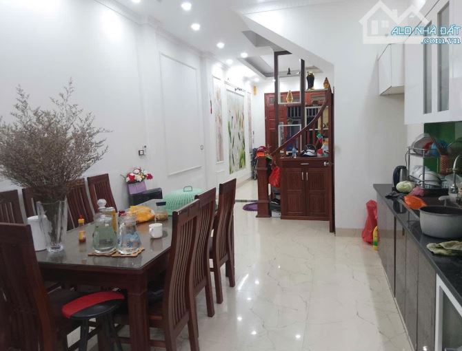 BÁN NHÀ 5 TẦNG NGUYỄN KHÁNH TOÀN 60m² 3.6M MẶT TIỀN 14 TỶ Ô TÔ TRÁNH VỊ TRÍ ĐẮC ĐỊA - 3