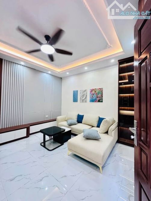 BÁN NHÀ BỒ ĐỀ, TẶNG NỘI THẤT, 31M2, 5T, GIÁ 7,95 TỶ GẦN Ô TÔ ĐỖ - 3