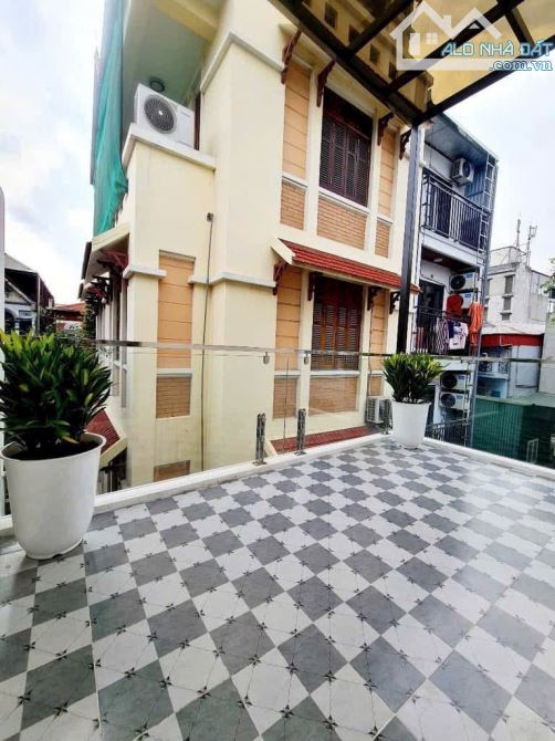 GẦN PHỐ -  Full Nội Thất- Dân xây  - Nhà Mới - Đẹp Lonh Lanh- Dt 40m -4 tầng -giá 9,15 tỷ- - 3