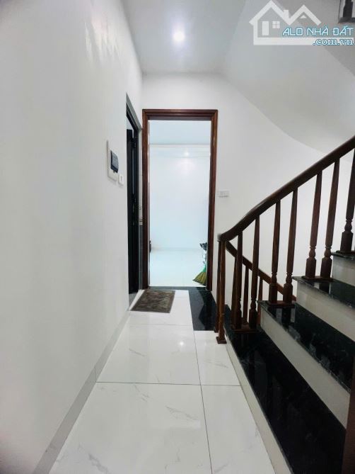 GẦN Ô TÔ, NHÀ ĐẸP VÕ CHÍ CÔNG, ĐI BỘ RA HỒ, 40M2, 5 TẦNG DÂN XÂY HƠN 6 ĐỒNG, SỔ ĐỎ CC - 3
