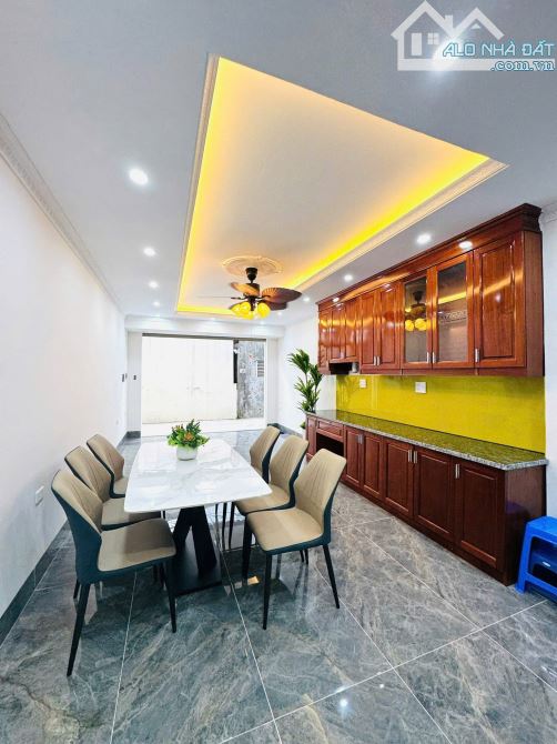 BÁN NHÀ PHỐ NGUYỄN VĂN LINH – 40m² – 6 TẦNG – THANG MÁY – Ô TÔ ĐỖ CỬA – GIÁ CHỈ 8,8 TỶ - 3