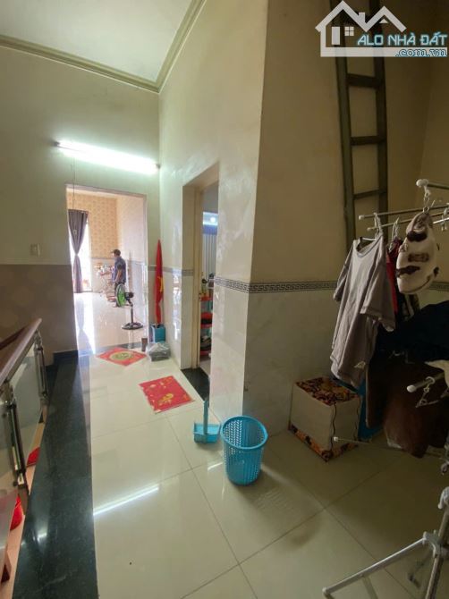 Bán nhà 1 trệt 1 lầu MT đường GS17 p.Dĩ An Tp.Dĩ An  DT: 200,4m2, thổ cư: 100% (10x20m) - 3