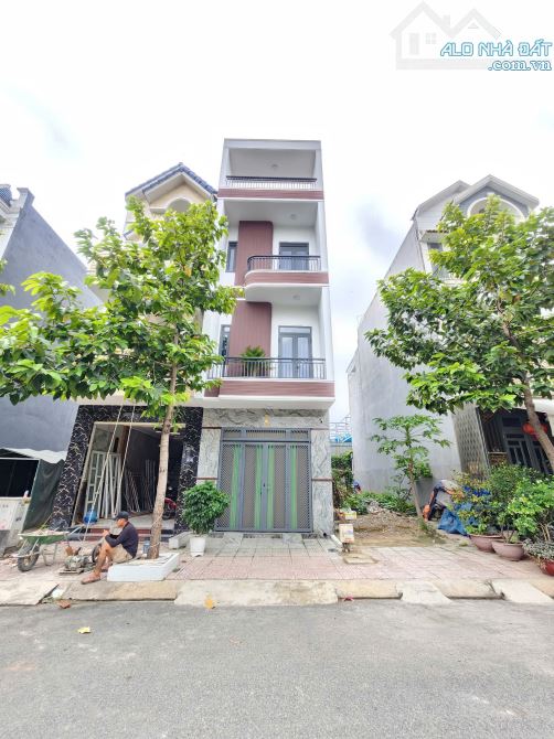 Bán nhà 1 trệt 2 lầu KDC Phú Hồng Thịnh 8, Thuận An 65m - 3
