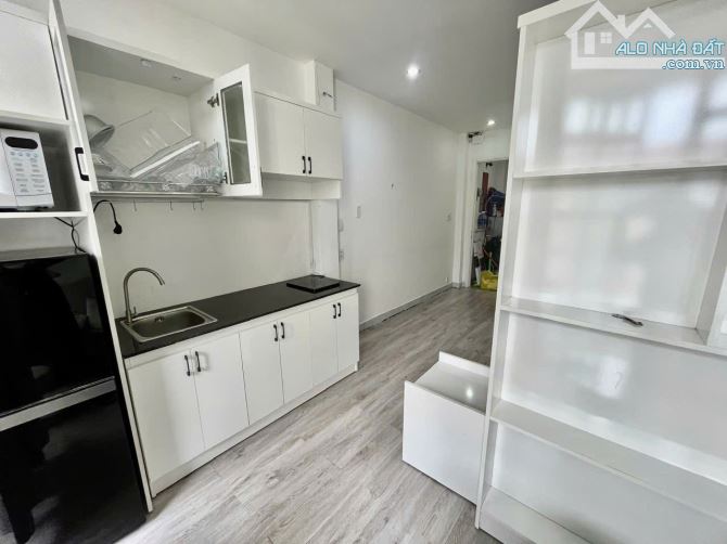 Căn hộ ngay trung tâm quận 1, bancol view siêu chill, gần phố đi bộ Nguyễn Huệ - 3