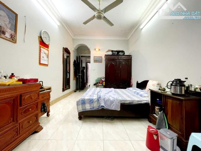 BÁN GẤP NHÀ TẠ QUANG BỬU, BÁCH KHOA, Ô TÔ ĐỖ CỬA, DT 35m2 - MT 3,5m. GIÁ 8,3 TỶ. - 3
