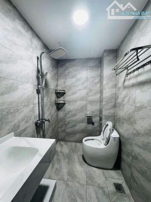 BÁN GẤP PHÂN LÔ CẦU GIẤY - OTO, THANG MÁY, 3 BƯỚC RA PHỐ - 45m2, NHỈNH 17 TỶ - 3